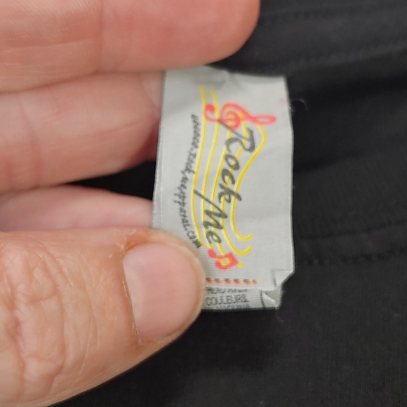 Ed Sheeran Concert Tee Featuring Green Heart on Front Medium - Picture 2 of 7